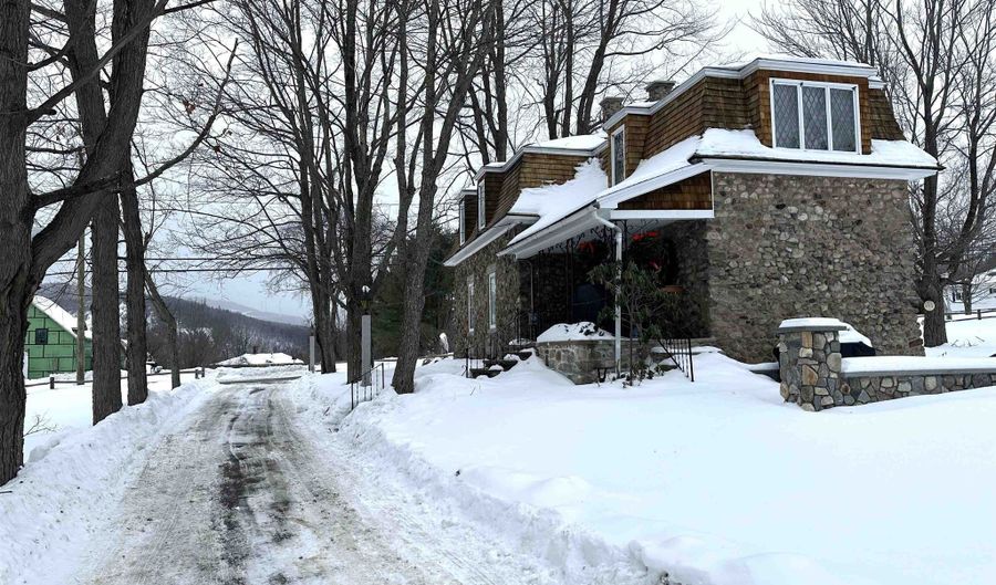 704 Hillside Ave, Berlin, NH 03570 - 3 Beds, 3 Bath