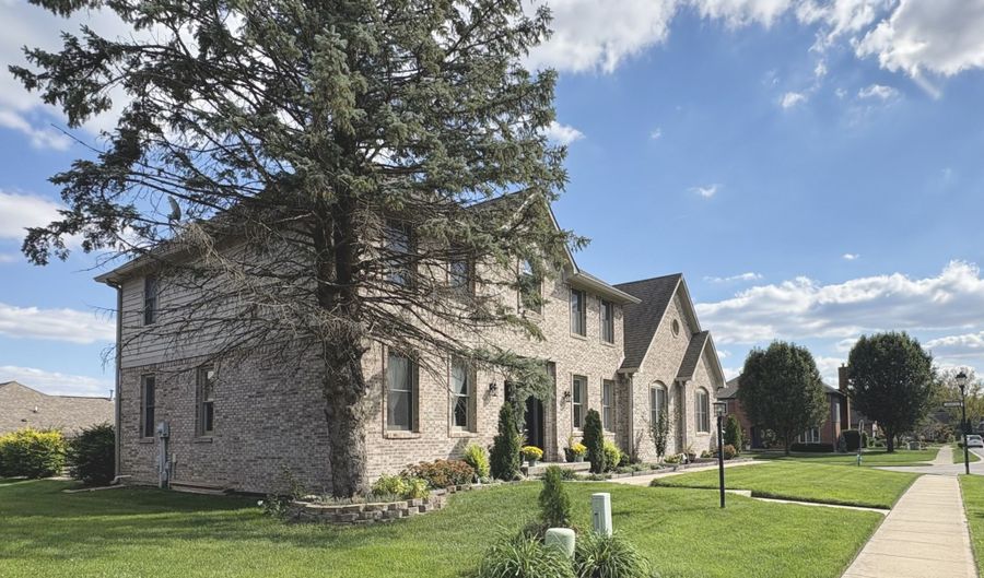 7831 Ballyshannon St, Indianapolis, IN 46217 - 4 Beds, 4 Bath