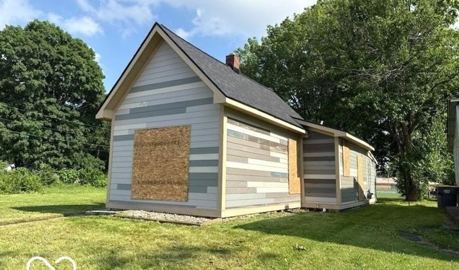 827 W 9th St, Anderson, IN 46016 - 3 Beds, 2 Bath