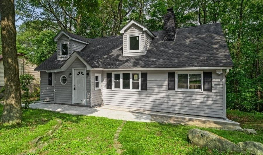 7 Mondamin Rd, Alloway, NJ 07422 - 4 Beds, 2 Bath