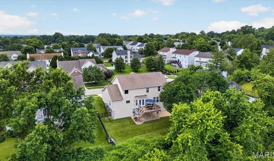 688 Stoney Creek Ln, Ballwin, MO 63021 - 5 Beds, 5 Bath