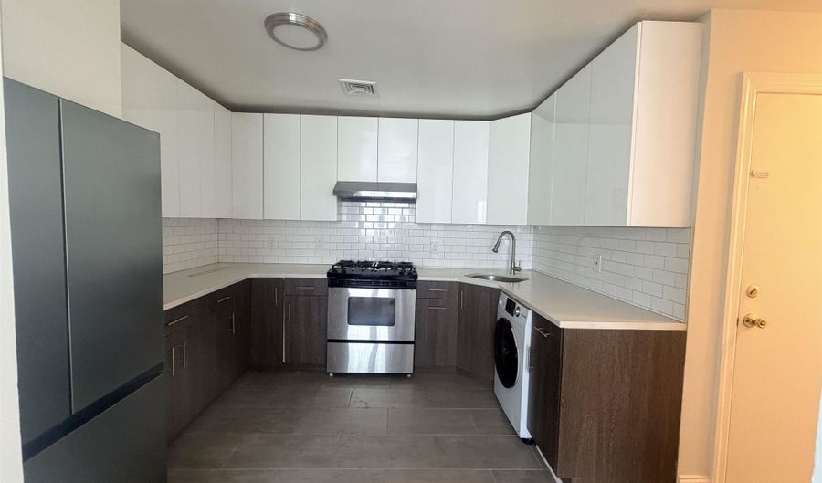 696 A Ave E 2, Bayonne, NJ 07002 - 3 Beds, 2 Bath