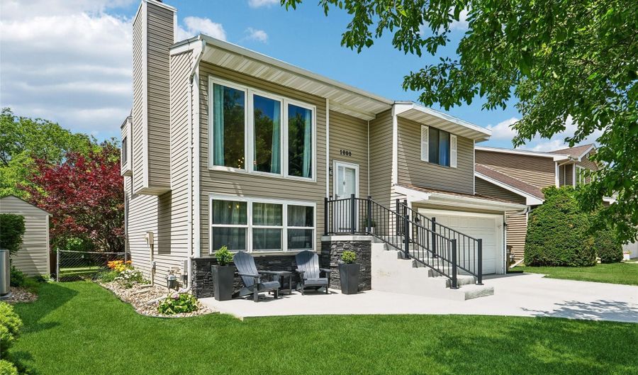 1000 9th Ave NW, Altoona, IA 50009 - 3 Beds, 2 Bath