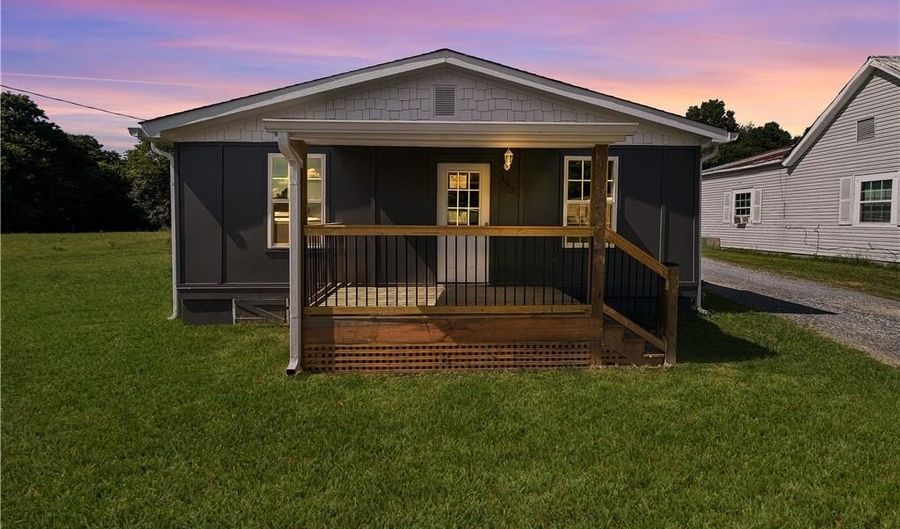 153 Martin Luther King Dr, Adairsville, GA 30103 - 2 Beds, 2 Bath
