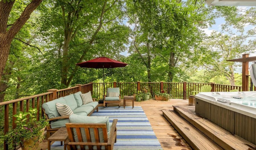 6512 RIDGE Dr, Bethesda, MD 20816 - 4 Beds, 4 Bath