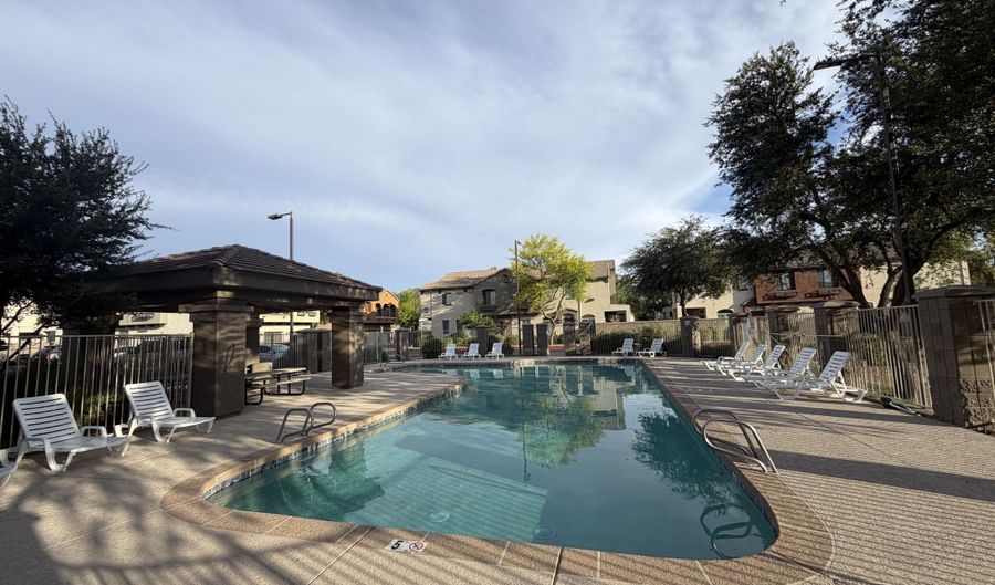 2727 N PRICE Rd 60, Chandler, AZ 85224 - 2 Beds, 2 Bath