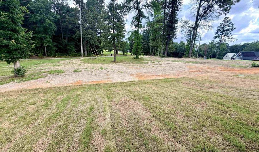 6812 N Detonti, Bauxite, AR 72011 - 3 Beds, 2 Bath