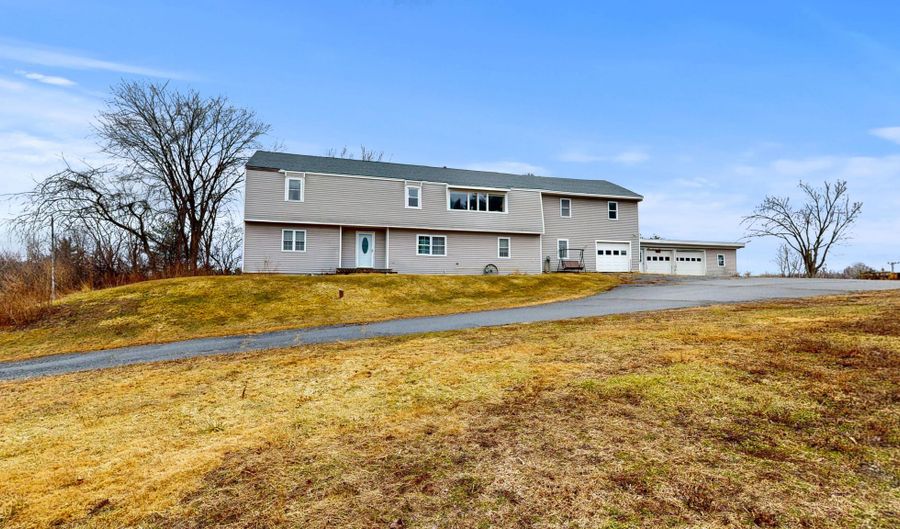 445 W River Rd, Augusta, ME 04330 - 5 Beds, 3 Bath