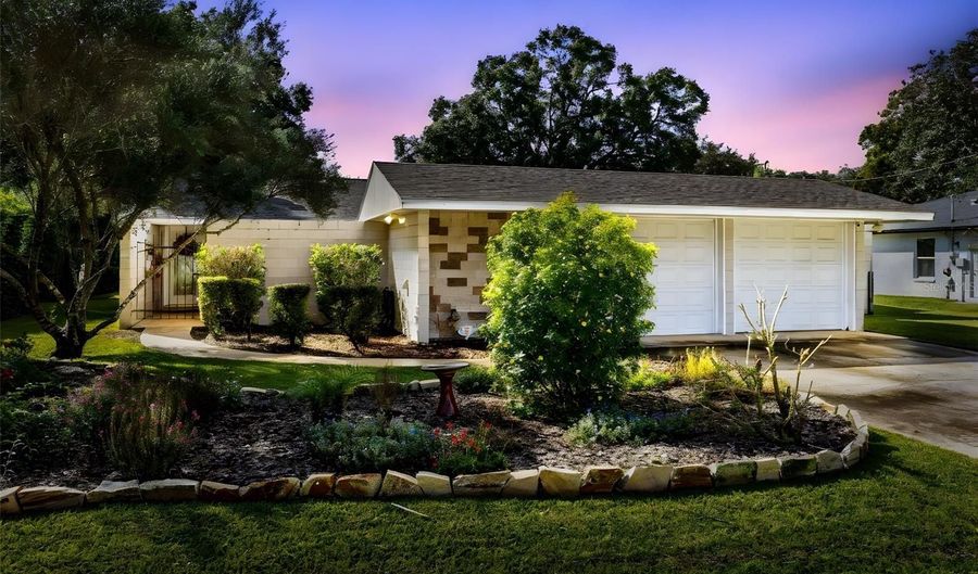 440 E ORANGE St, Altamonte Springs, FL 32701 - 4 Beds, 2 Bath