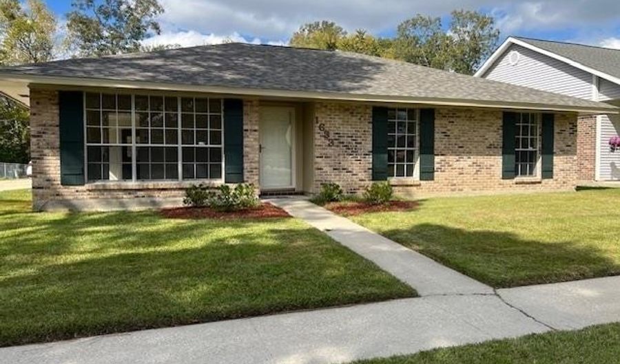 1633 Brookhollow Dr, Baton Rouge, LA 70810 - 3 Beds, 2 Bath