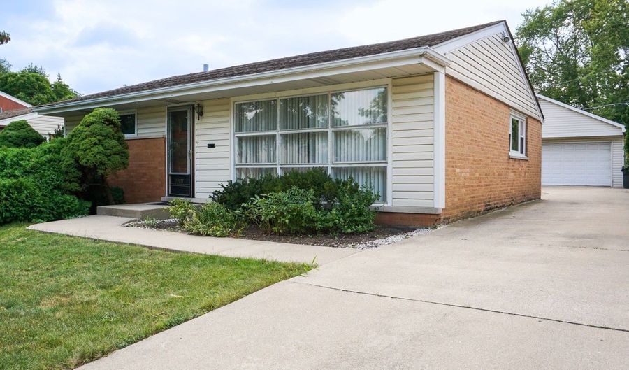 8342 N Odell Ave, Niles, IL 60714 - 3 Beds, 2 Bath