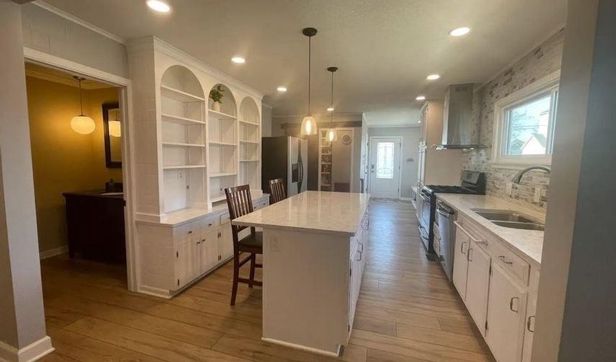 307 N Van Buren St, Auburn, IN 46706 - 5 Beds, 4 Bath