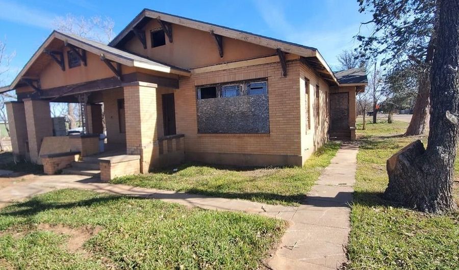 223 S State St, Bronte, TX 76933 - 3 Beds, 3 Bath