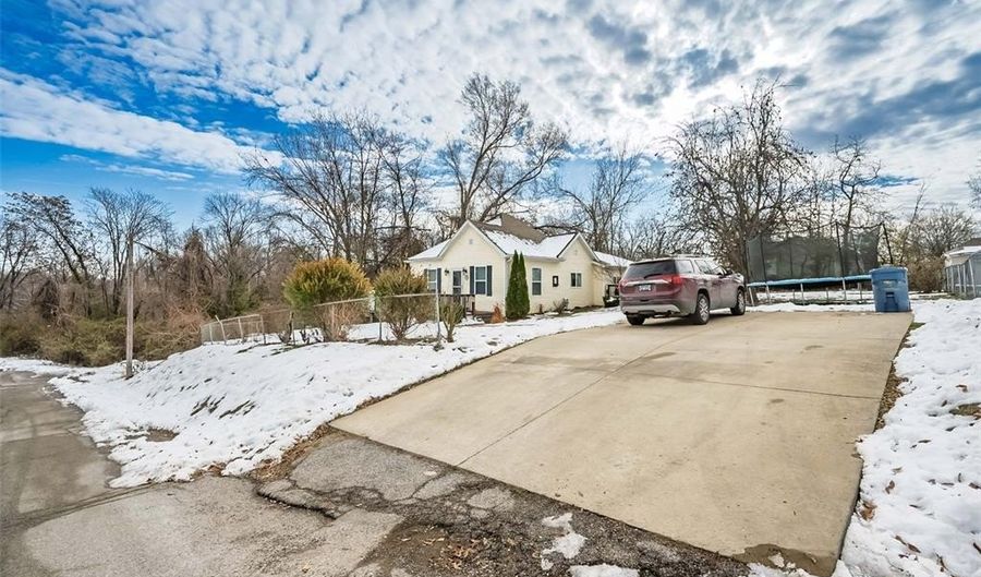 401 Mildred St, Alton, IL 62002 - 3 Beds, 2 Bath