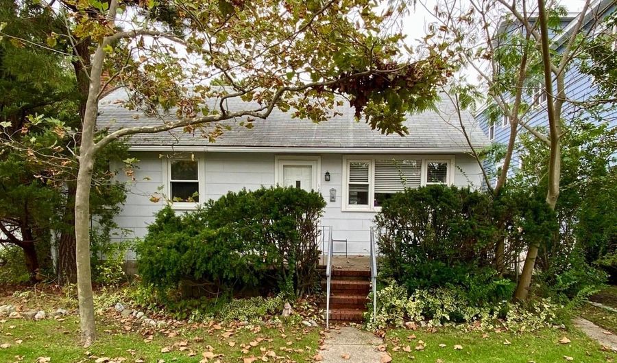 161 24th St, Avalon, NJ 08202 - 3 Beds, 1 Bath