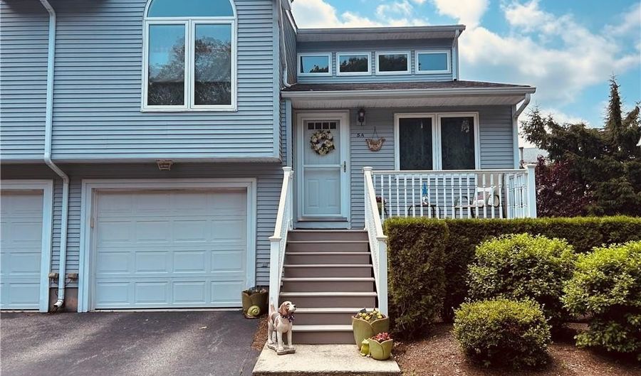 11 College Hill Rd 5A, Warwick, RI 02886 - 2 Beds, 2 Bath