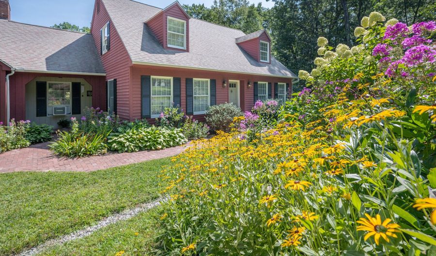 7 S Ridge Rd, Brookfield, CT 06804 - 4 Beds, 3 Bath