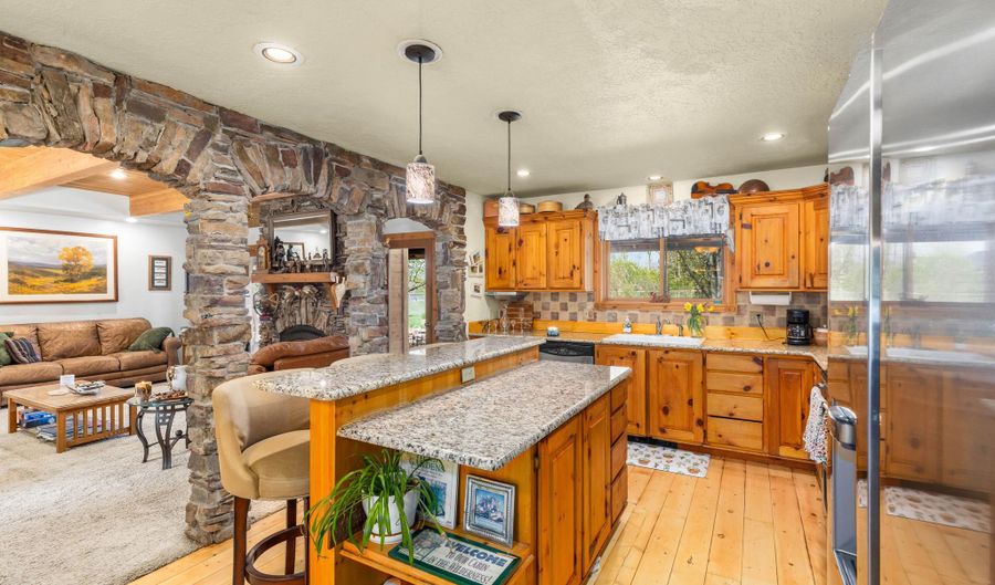 83 BUCK Ln, Alpine, WY 83128 - 6 Beds, 5 Bath