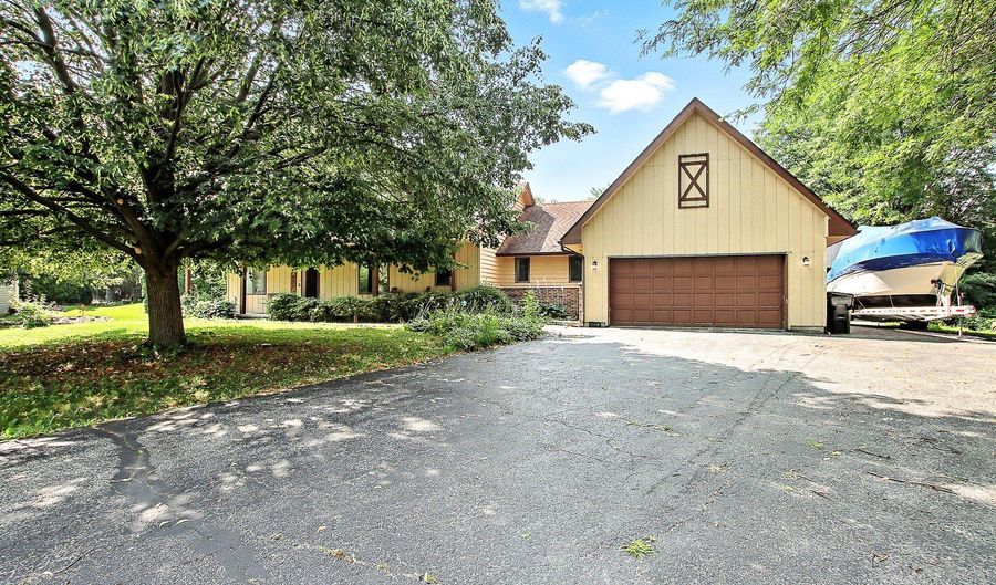 40553 N Trinity Ln, Antioch, IL 60002 - 4 Beds, 3 Bath