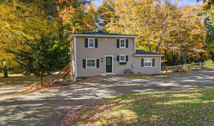 914 Chamberlain Hwy, Berlin, CT 06037 - 3 Beds, 1 Bath