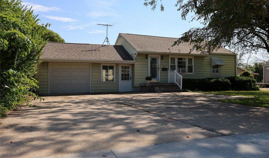 603 1st Ave S, Altoona, IA 50009 - 3 Beds, 2 Bath