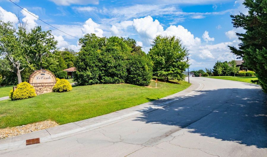 1808 Clingman View Dr, Alcoa, TN 37701 - 5 Beds, 5 Bath