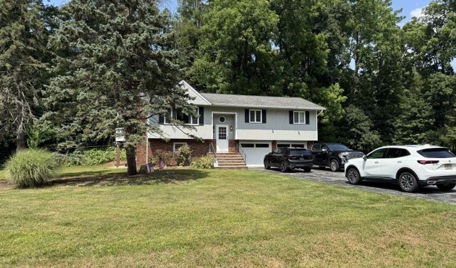 9 Basswood Dr, Alloway, NJ 07461 - 3 Beds, 2 Bath