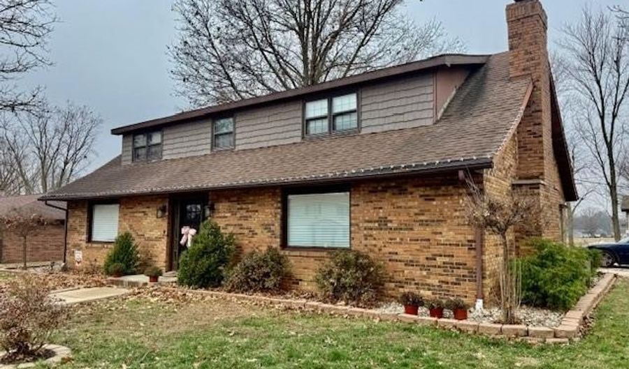 106 Meadowlark Dr, Albers, IL 62215 - 4 Beds, 3 Bath