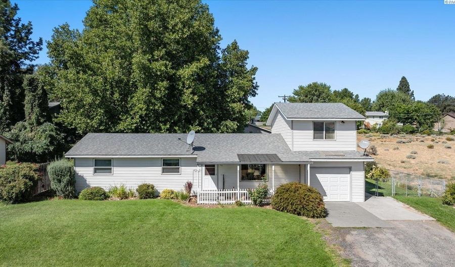 1209 11th St, Benton City, WA 99320 - 4 Beds, 2 Bath
