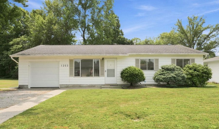 1203 Superior Dr, Auburn, IN 46706 - 4 Beds, 2 Bath