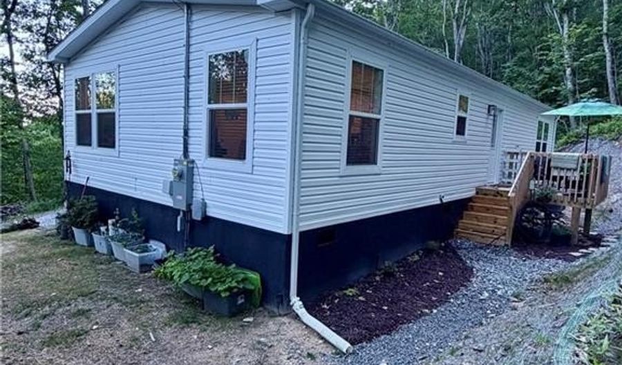 4483 Hickory Nut Gap Rd, Banner Elk, NC 28604 - 3 Beds, 2 Bath