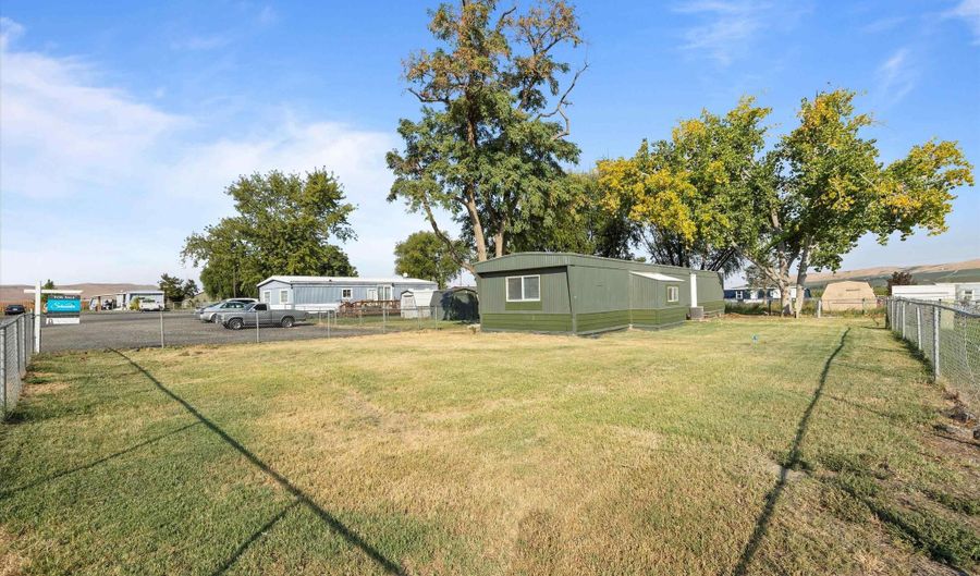 31404 E Kennedy Rd, Benton City, WA 99320 - 2 Beds, 2 Bath