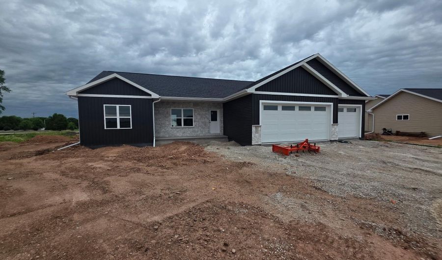 W5668 TONYS Way, Appleton, WI 54915 - 3 Beds, 2 Bath