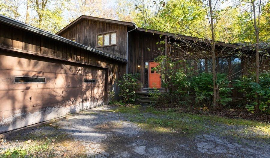 19121 Brewster Rd, Aurora, OH 44202 - 4 Beds, 3 Bath