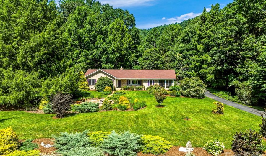 13 Ashley Rd, Asheville, NC 28805 - 3 Beds, 2 Bath