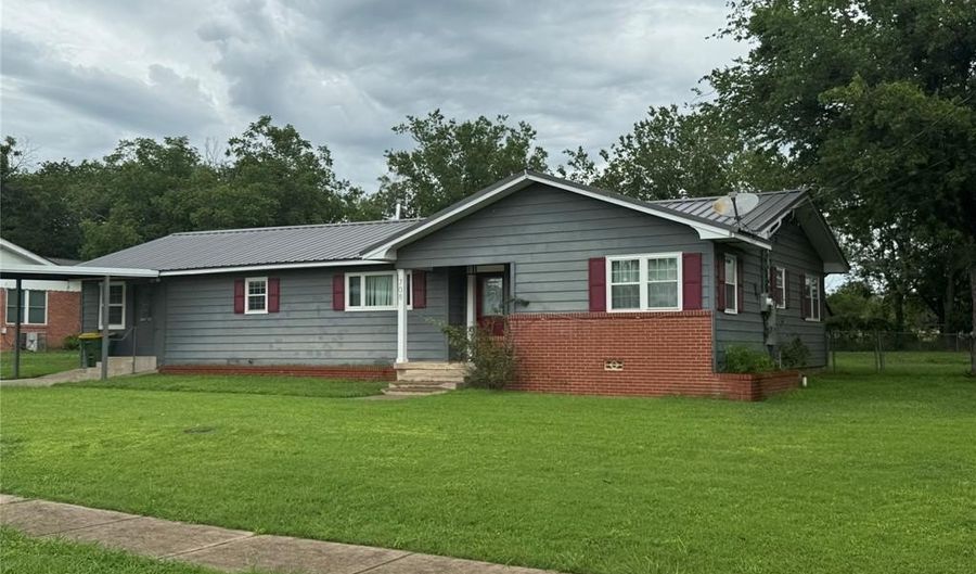708 W First St, Hico, TX 76457 - 3 Beds, 2 Bath