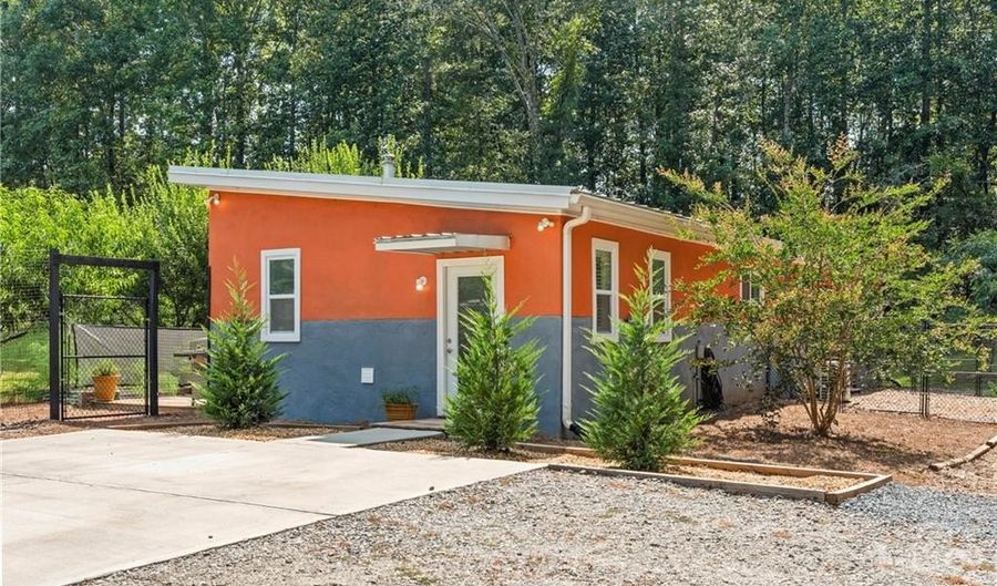 3005 Smokey Rd, Athens, GA 30601 - 2 Beds, 1 Bath