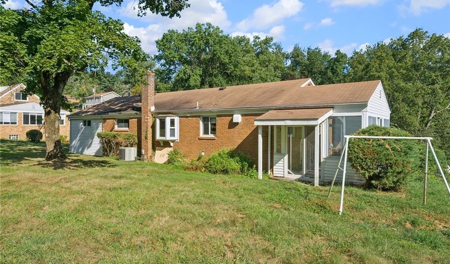 425 Valleyview Dr, Ohara, PA 15215 - 2 Beds, 2 Bath
