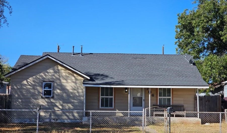 706 SW 2nd St S, Andrews, TX 79714 - 2 Beds, 1 Bath