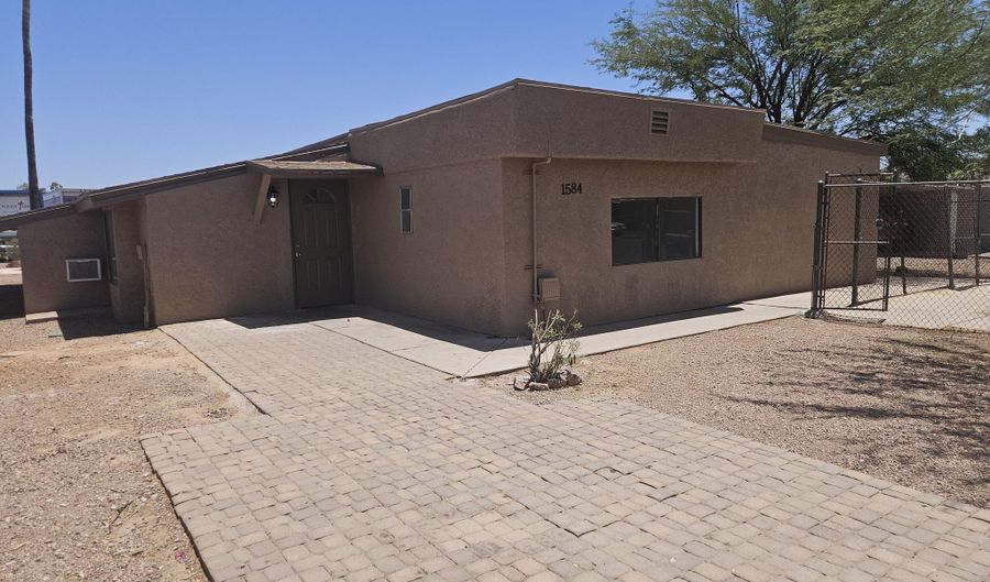 1584 N WOOD St, Casa Grande, AZ 85122 - 4 Beds, 2 Bath