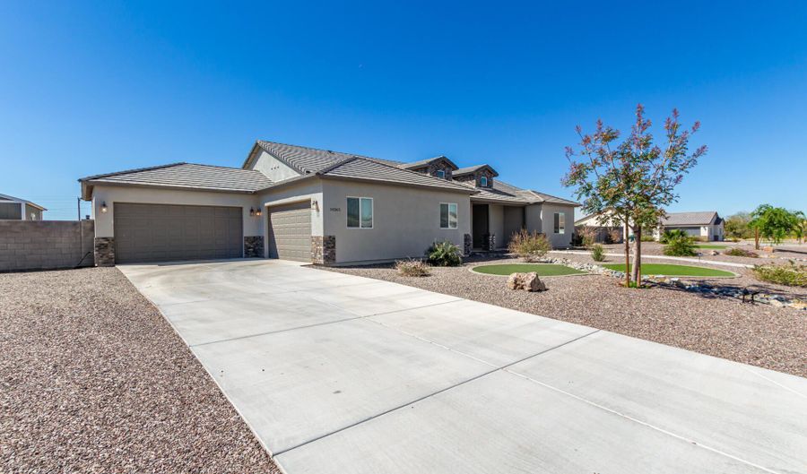 10265 W APPALOOSA Trl, Casa Grande, AZ 85194 - 4 Beds, 2 Bath