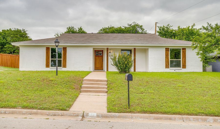 220 Rolling Hills Dr, Aledo, TX 76008 - 3 Beds, 3 Bath