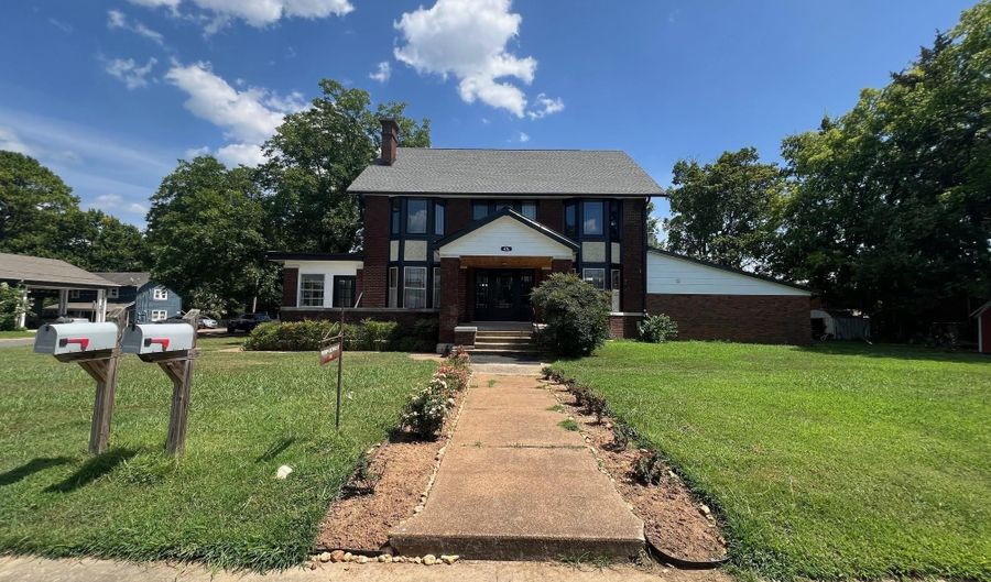 476 E Boswell, Batesville, AR 72501 - 6 Beds, 3 Bath