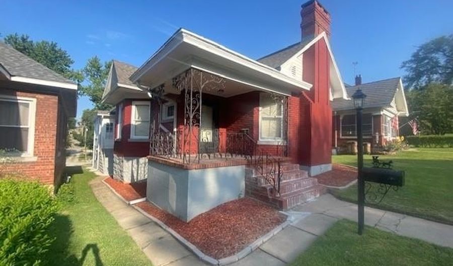 309 N 12th St, Atchison, KS 66002 - 2 Beds, 2 Bath