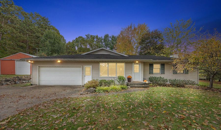 6662 Buttrick Ave SE, Alto, MI 49302 - 5 Beds, 3 Bath