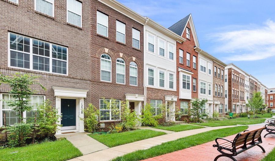 12526 ADOBE Aly, Beltsville, MD 20705 - 3 Beds, 4 Bath