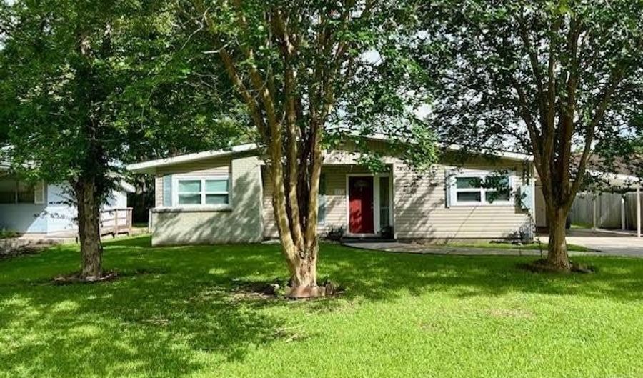 711 Robicheaux St, Berwick, LA 70342 - 3 Beds, 2 Bath