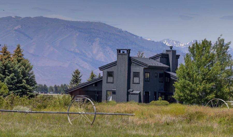 217 Kingsbury Ln, Bellevue, ID 83313 - 3 Beds, 4 Bath
