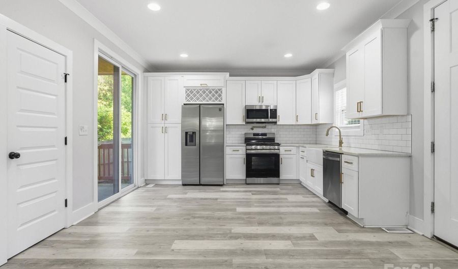 1644 Eastway Dr, Charlotte, NC 28205 - 3 Beds, 3 Bath