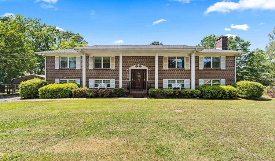 5608 LONGVIEW Dr, Adamsville, AL 35005 - 5 Beds, 3 Bath